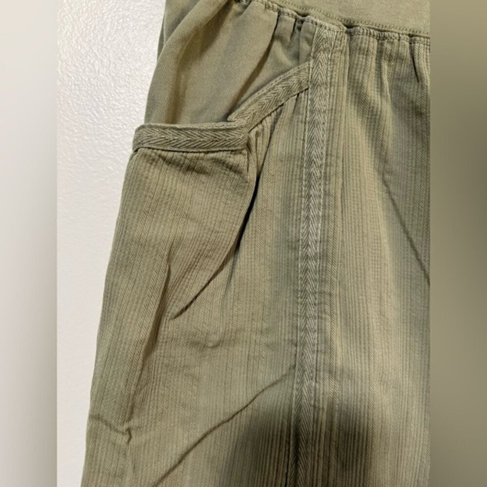 Cotton Ginny Olive Green Textured Elastic Waist Shorts Size Small - Picture 3 of 9